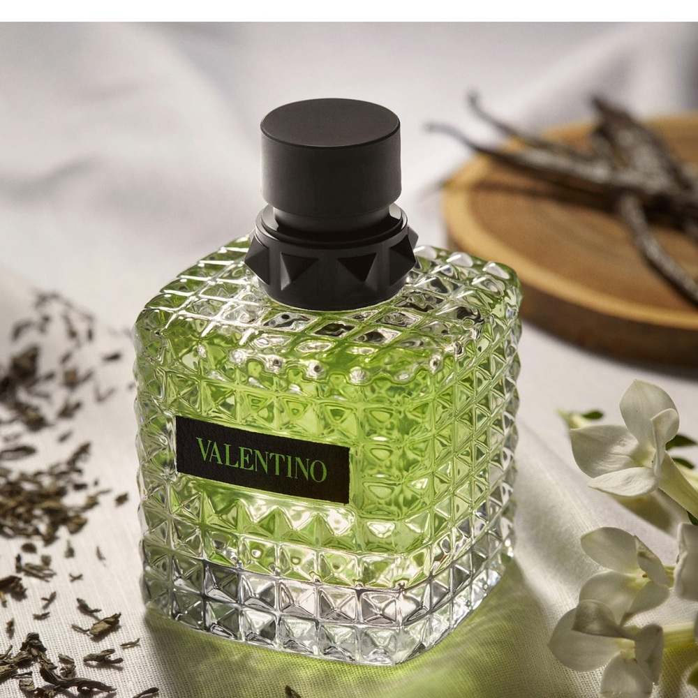 Valentino Donna Born in Roma Green Stravaganza Eau de Parfum - Picture 1 of 7